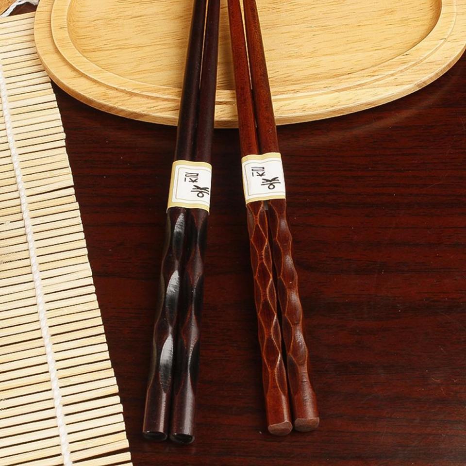 Baguettes japonaises en bois de châtaignier avec manche noir
